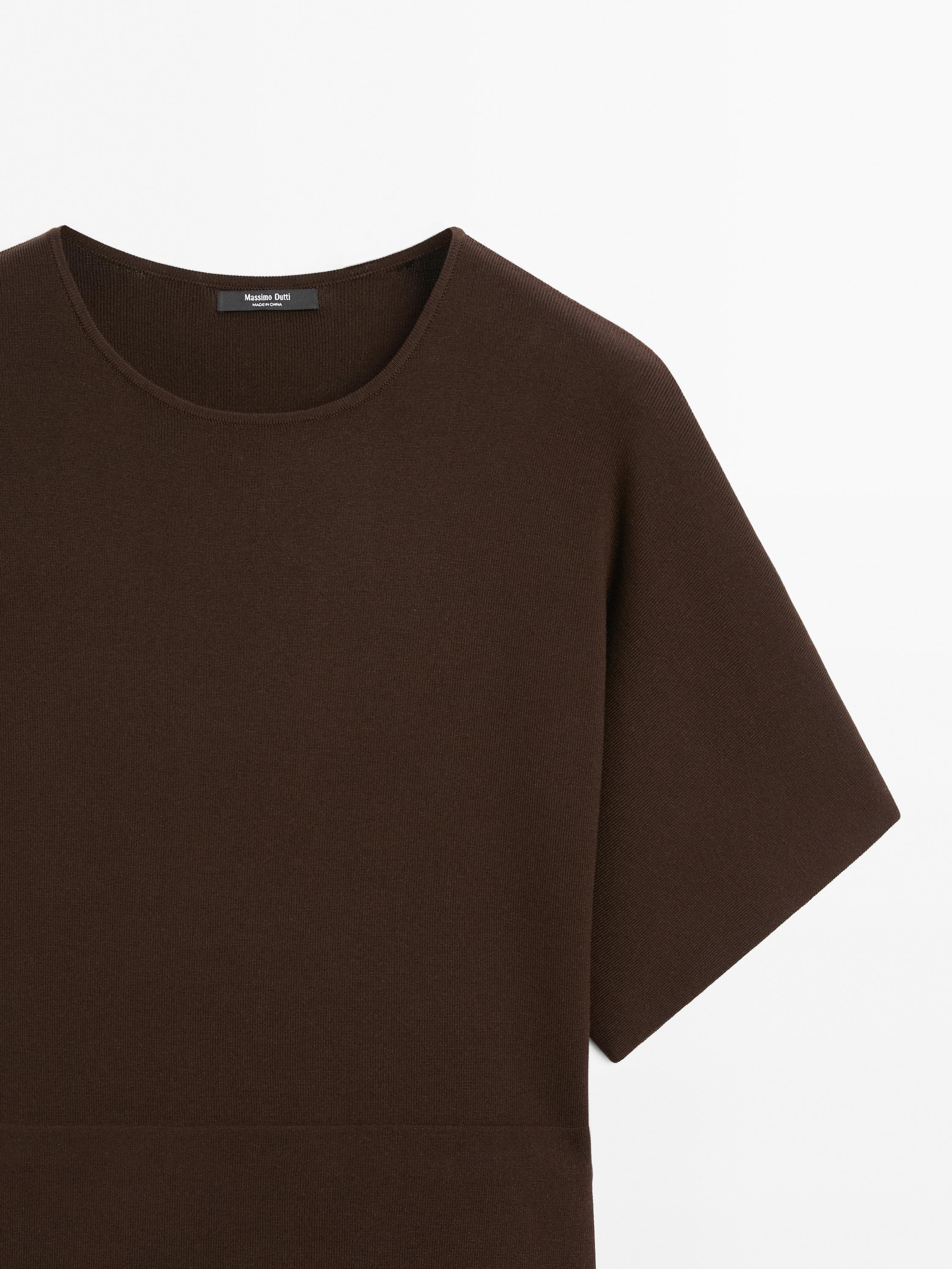 Knit dress with contrast gathered detail